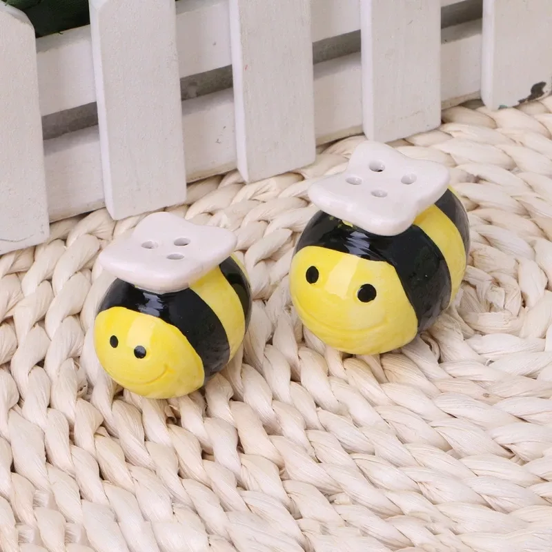 Salière et poivrier en céramique en forme d'abeille