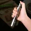 Salière et poivrier pratique en acier inoxydable avec support en métal