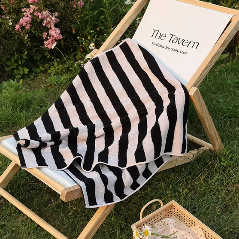 Serviette de bain longue à rayures noire et blanche super douce et respirant