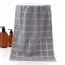 Serviette de bain confortable et soyeuse grise en coton 