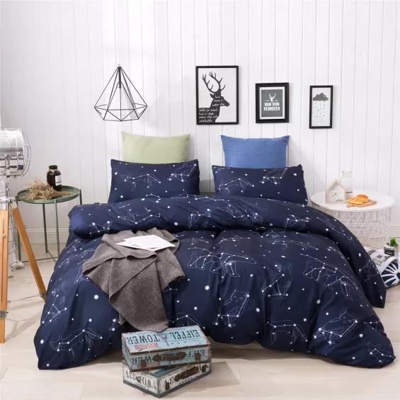 Linge de lit bleu nuit à motif de constellations