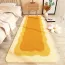 Tapis de chambre jaune au design esthétique moderne et accueillant