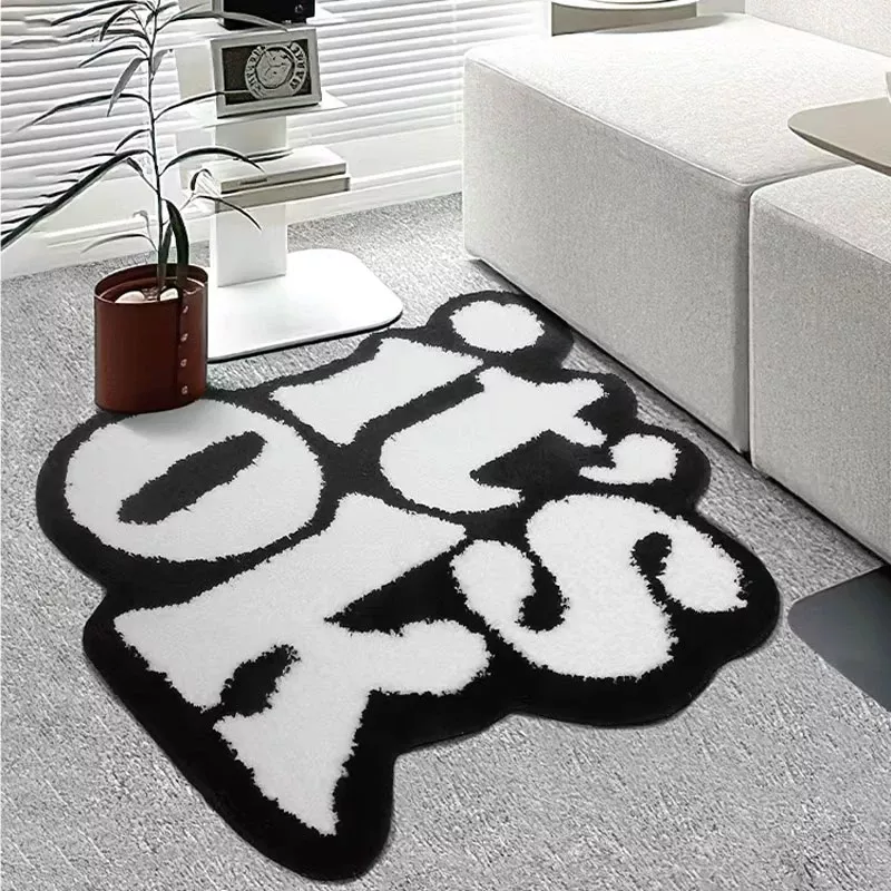 Tapis de chambre noir et blanc accueillant en peluche avec des éléments en lettres tufté à la main