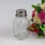 Salière et poivrier carré en verre avec un bouchon inoxydable 