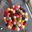 Dessous de verre rond en boule multicolore 