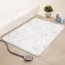 Tapis de salle de bain blanc à motif abstrait moderne