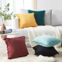 Housse de coussin en velours avec pompon