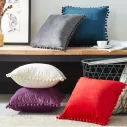 Housse de coussin en velours avec pompon