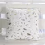 Housse de coussin peluche avec motif plumes dorées