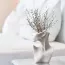 Vase en céramique avec visage abstrait de profil