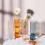 Vases striés en verre sur pied
