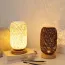 Lampe de chevet à LED pied en bois et abat-jour en rotin