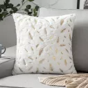 Housse de coussin peluche avec motif plumes dorées