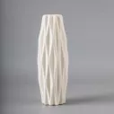 Vases en plastique avec motifs géométriques